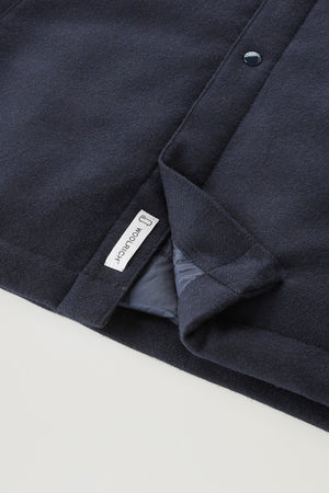 Woolrich Overshirt Wattiertes Alaskan aus recycelter, italienischer Wollmischung Melton Blue