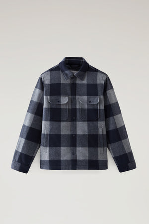 Woolrich Overshirt Wattiertes Alaskan aus recycelter, italienischer Wollmischung Blue Buffalo